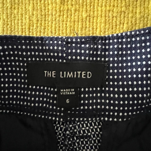 The Limited navy + white polka dot shorts • Size 6 - Picture 3 of 8